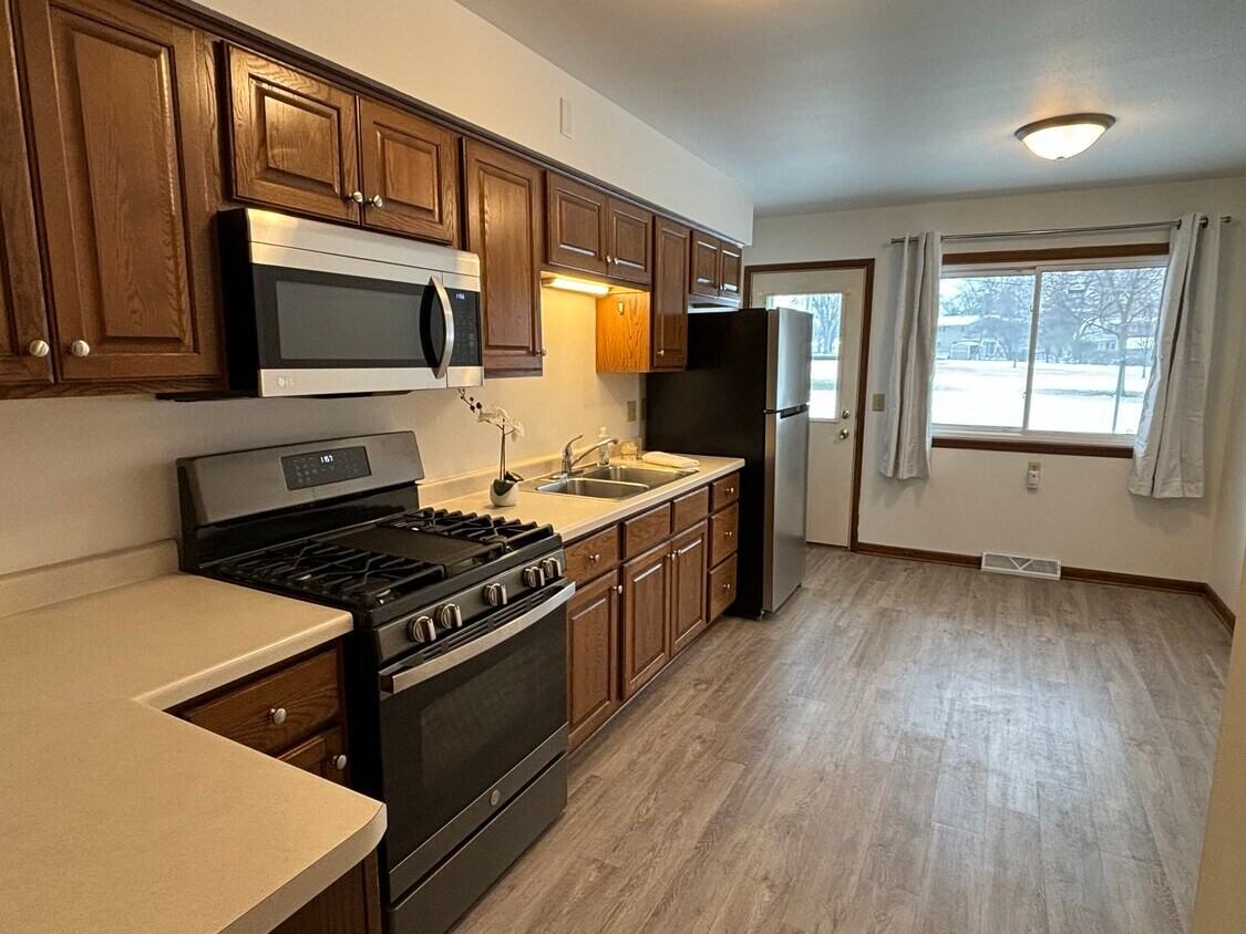 33 W Klubertanz Dr #1 - Photo 4 of 16