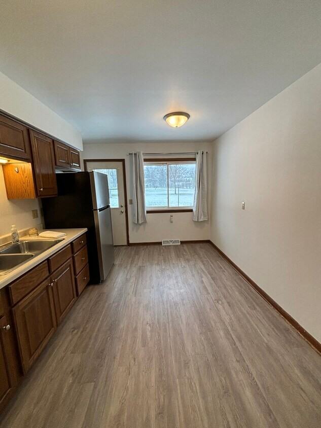 33 W Klubertanz Dr #1 - Photo 5 of 16