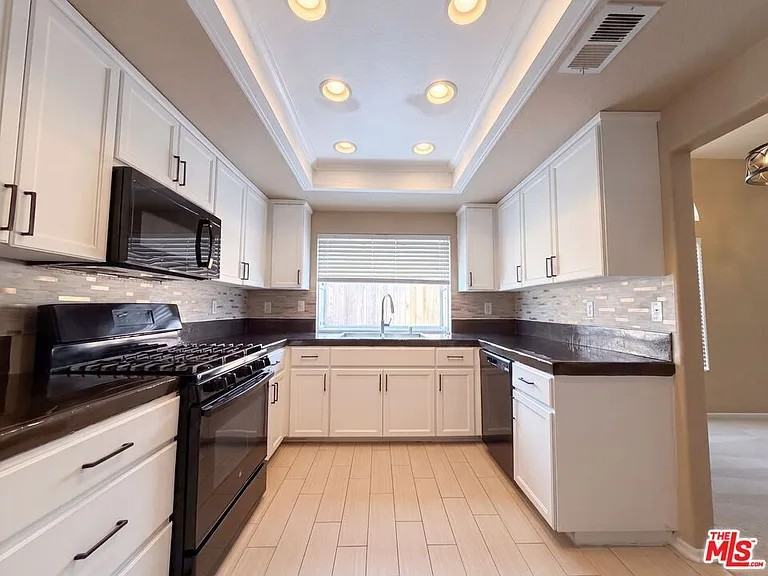 5539 Avenue L6 - Photo 2 of 6