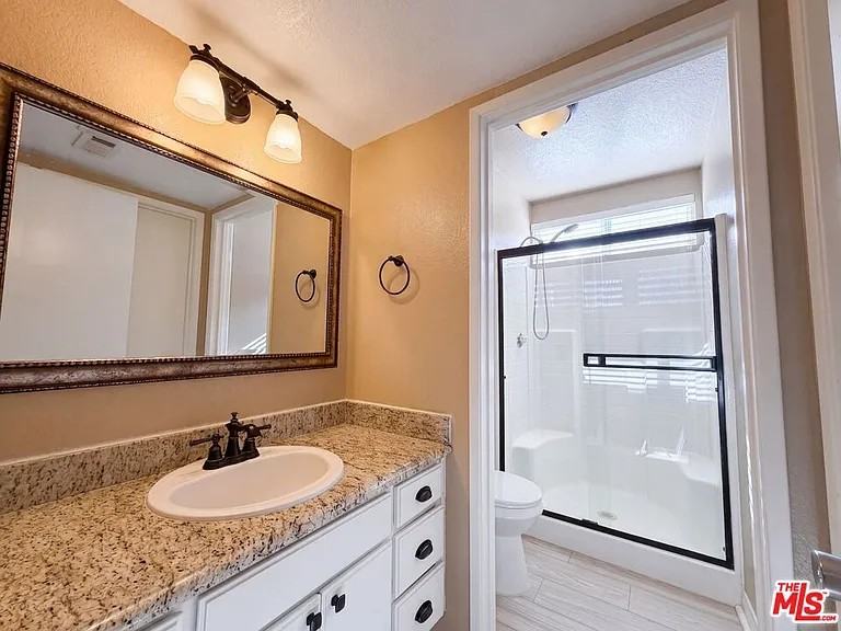 5539 Avenue L6 - Photo 5 of 6