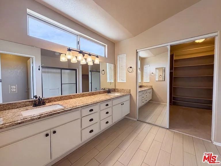 5539 Avenue L6 - Photo 6 of 6