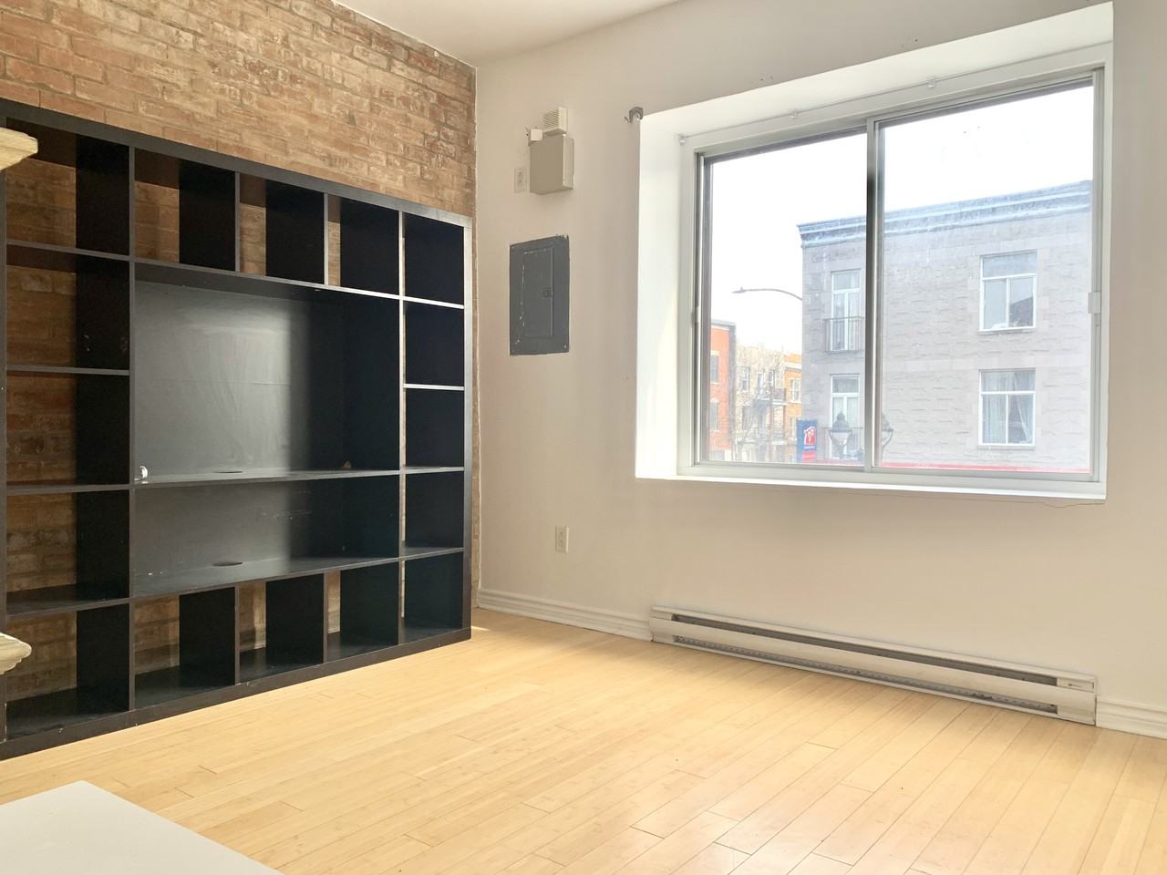1047 Mont-Royal East 2F - Photo 2 of 8