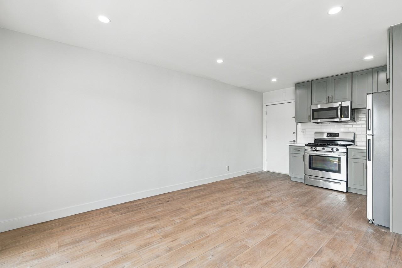 1911 South Palm Grove Avenue #4 - Photo 4 of 14