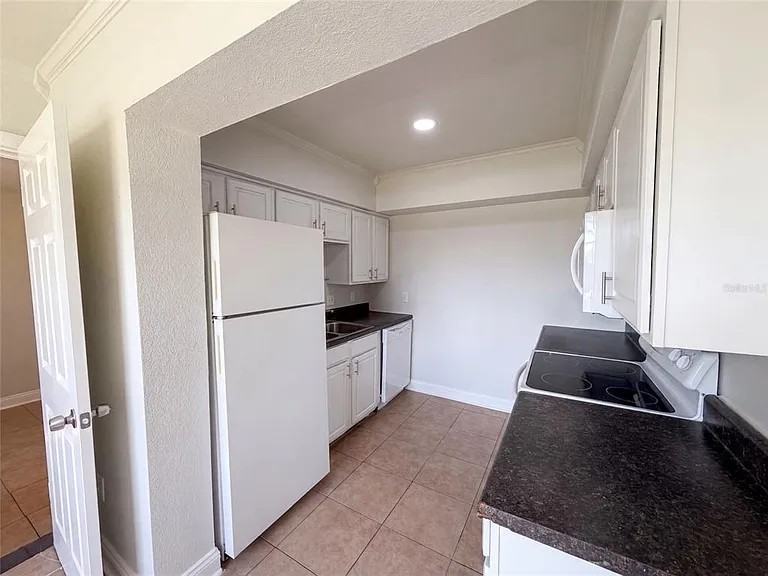 3225 Cleveland Heights Boulevard - Photo 3 of 8
