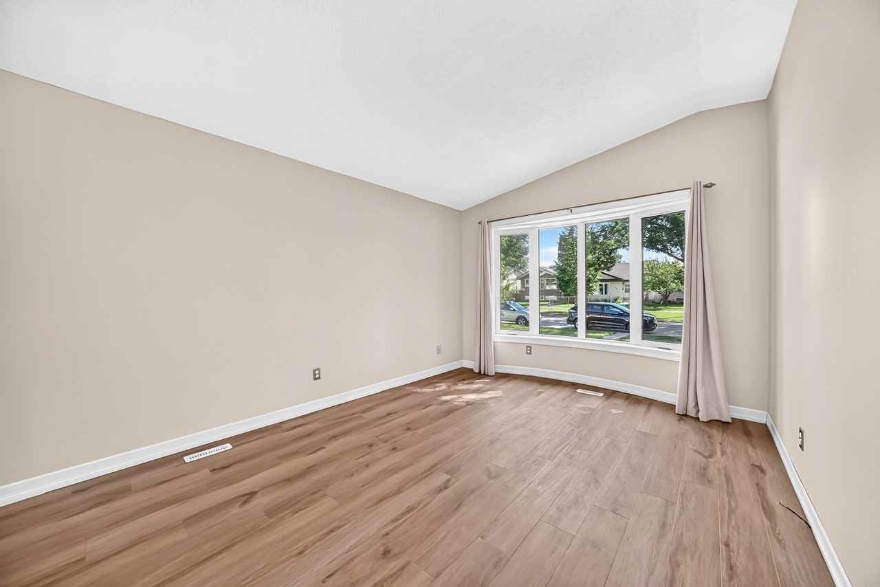 226 Devonshire Dr - Photo 5 of 25