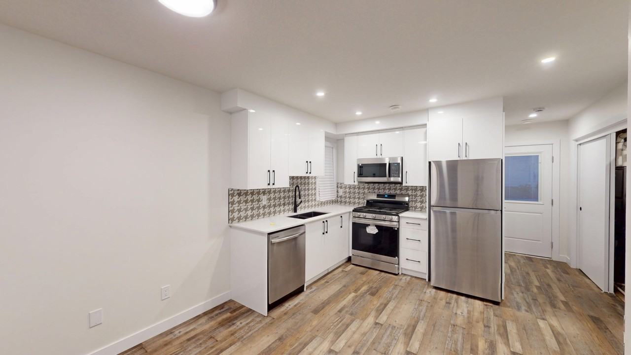 12451 Grdn-12451 47 Street Nw - Photo 2 of 13