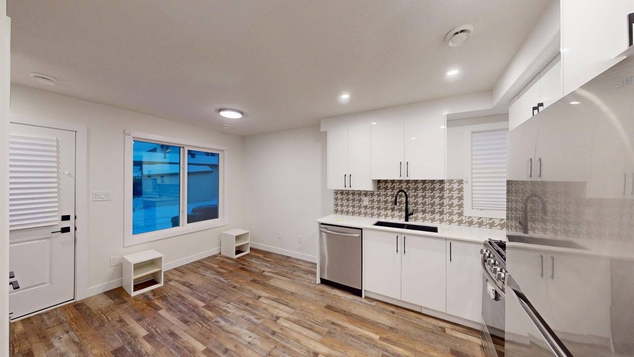 12451 Grdn-12451 47 Street Nw - Photo 3 of 13