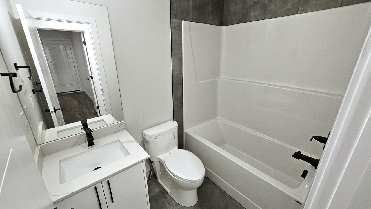 12451 Grdn-12451 47 Street Nw - Photo 7 of 13