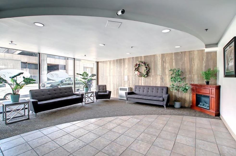 221 6 Ave Se - Photo 4 of 6