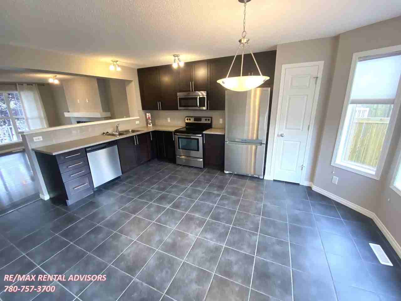 7503 22 Ave Sw - Photo 3 of 28