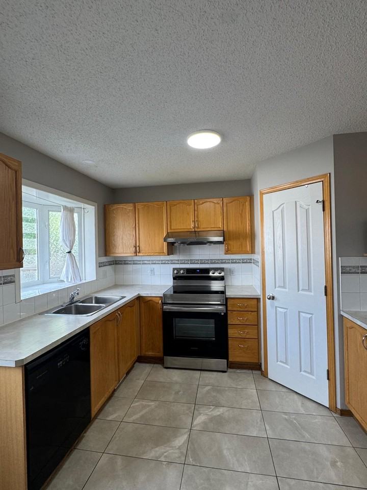 671 Taradale Dr Ne - Photo 2 of 17