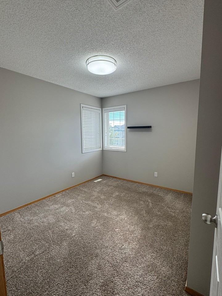 671 Taradale Dr Ne - Photo 6 of 17