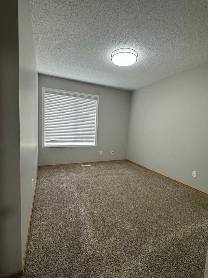 671 Taradale Dr Ne - Photo 7 of 17