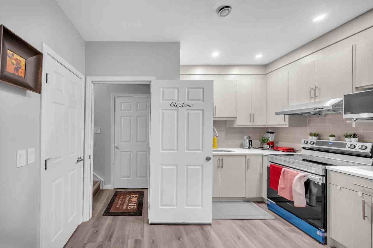 124 Savanna Gdns Ne - Photo 2 of 5