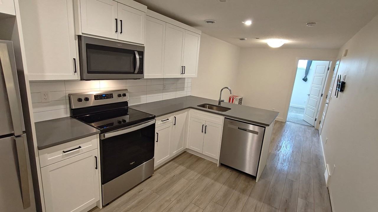 332 Hotchkiss Dr Se - Photo 6 of 14