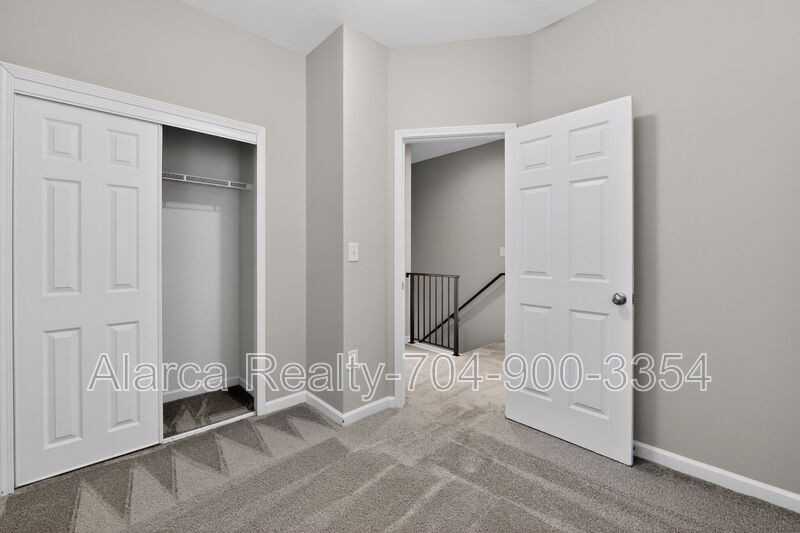 425 Centerfield Dr - Photo 4 of 19