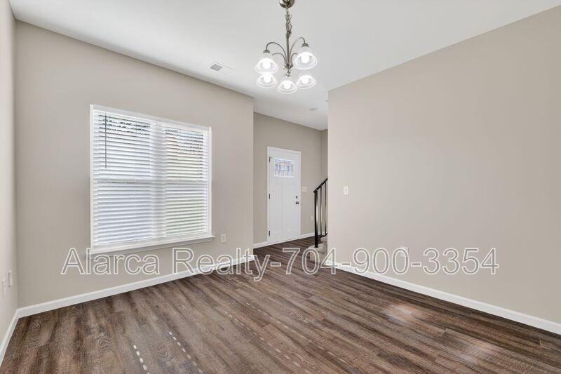 425 Centerfield Dr - Photo 5 of 19