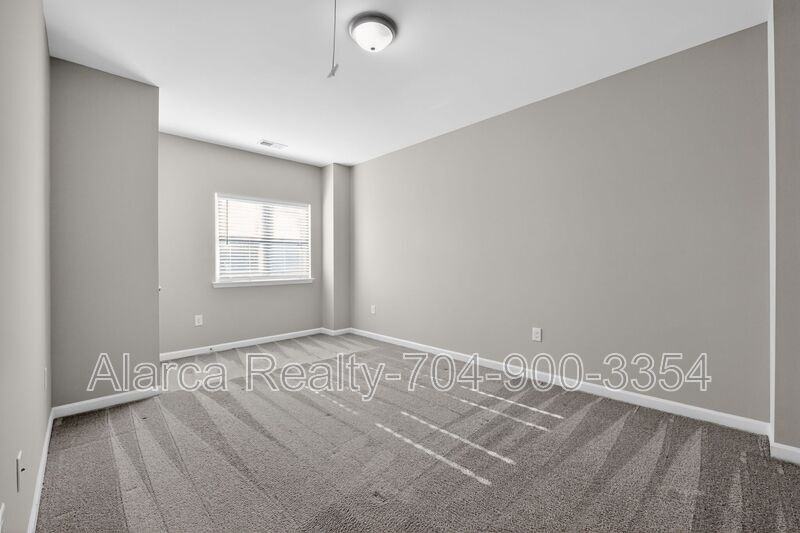 425 Centerfield Dr - Photo 7 of 19