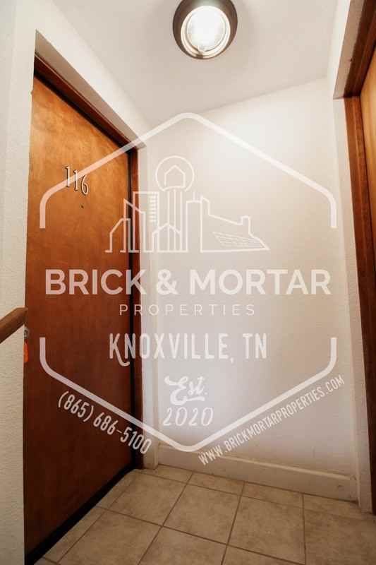 116 S Maple St - Photo 4 of 20