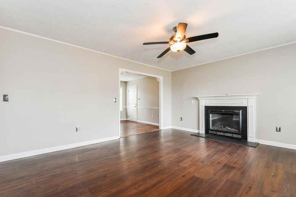 401 Shadylake Dr - Photo 4 of 17