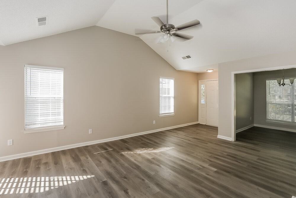 10424 Brawley Ln - Photo 5 of 16