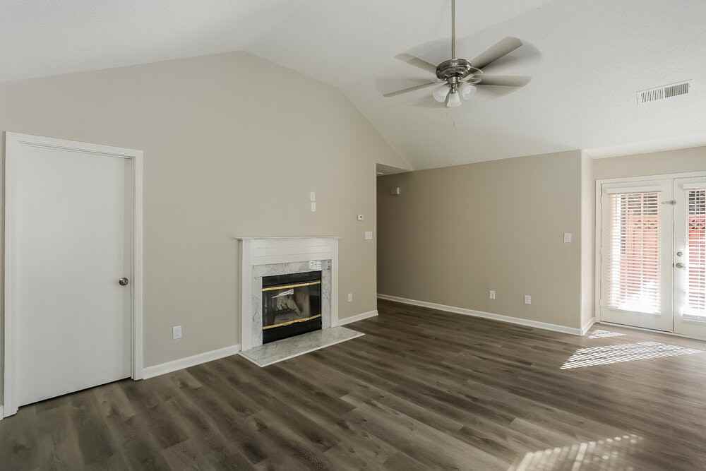 10424 Brawley Ln - Photo 7 of 16