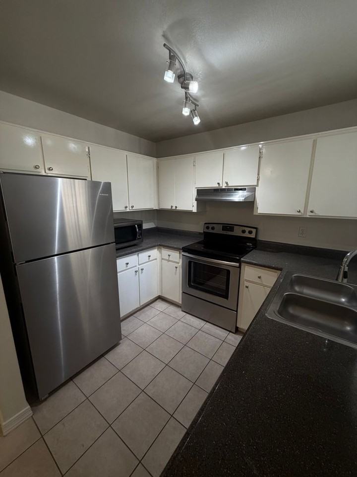 Mission Springs Apartment - Photo 5 of 22