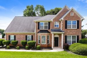 featured image of 215 Greenland Dr