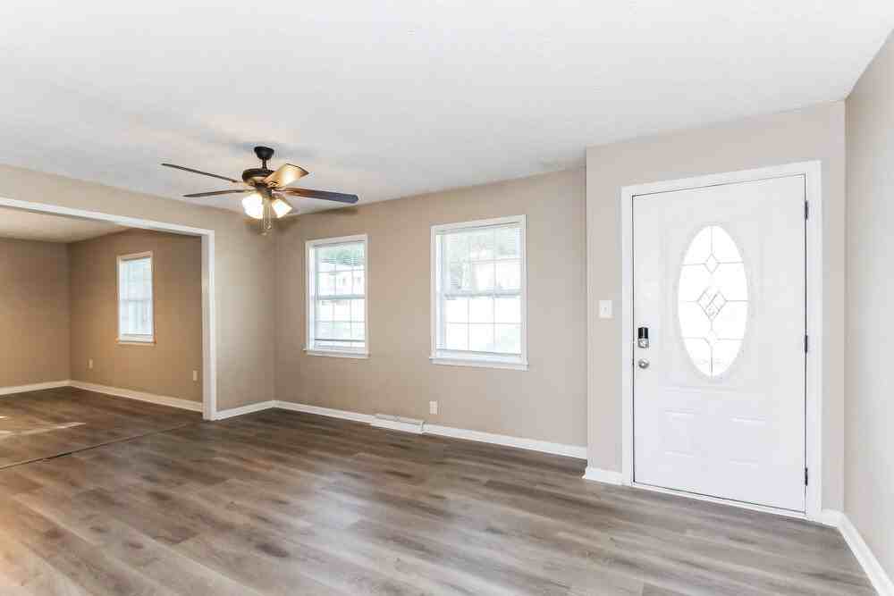 913 5th Way - Photo 3 of 16