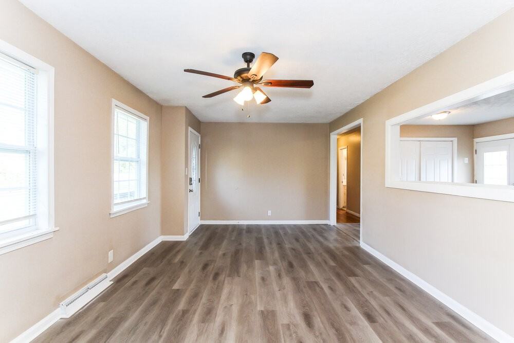 913 5th Way - Photo 4 of 16