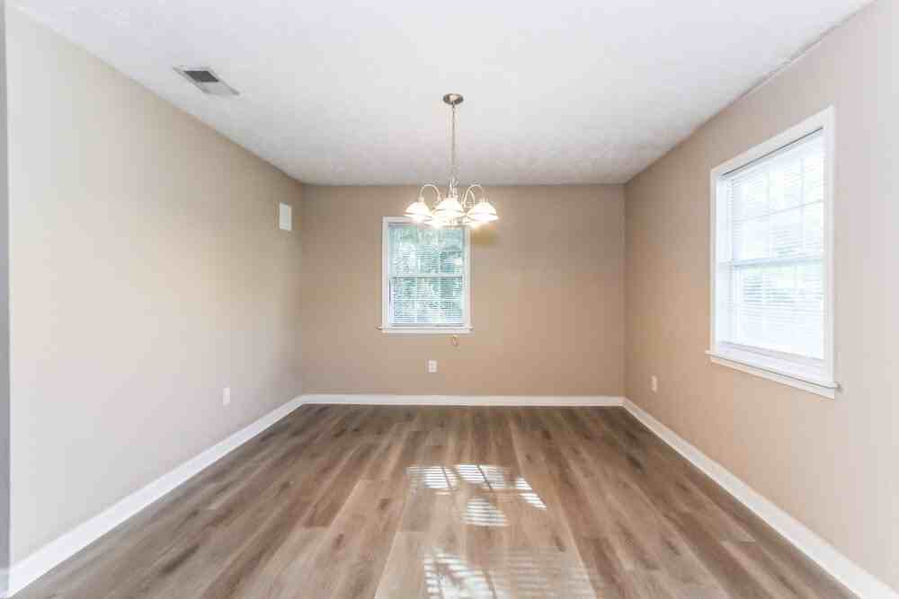 913 5th Way - Photo 5 of 16