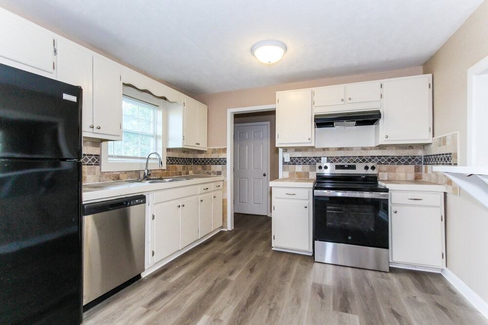 913 5th Way - Photo 6 of 16