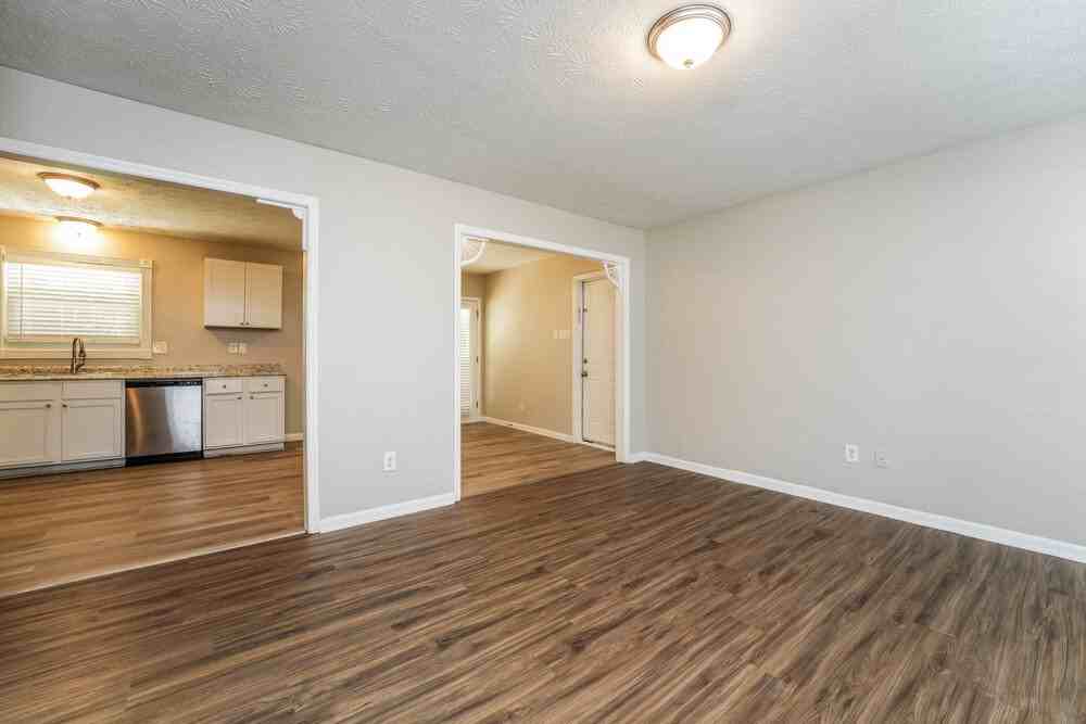 303 Mercer Dr - Photo 4 of 16