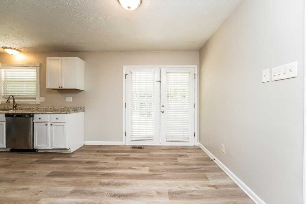 303 Mercer Dr - Photo 6 of 16