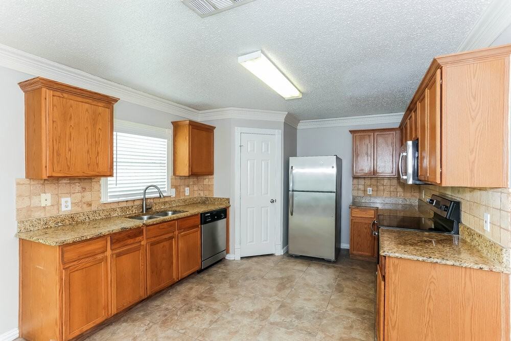 7027 Glenshire Dr - Photo 6 of 20