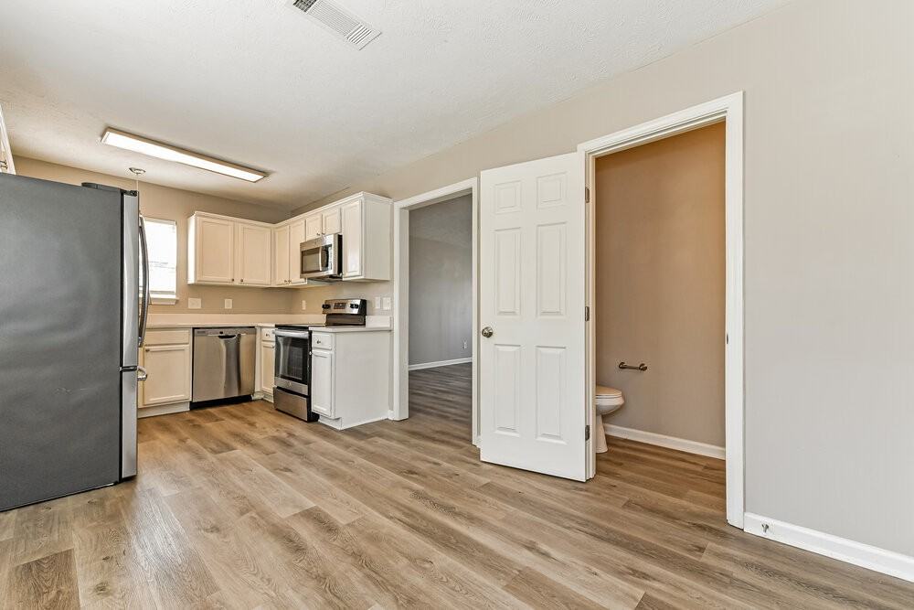 1103 Phelissa Dr - Photo 6 of 17