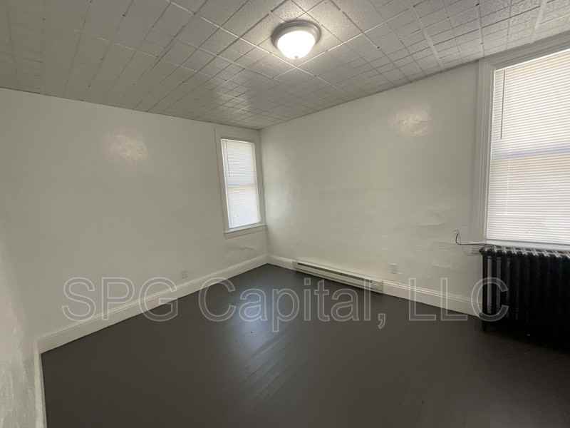 618 Salem Ave - Photo 6 of 9
