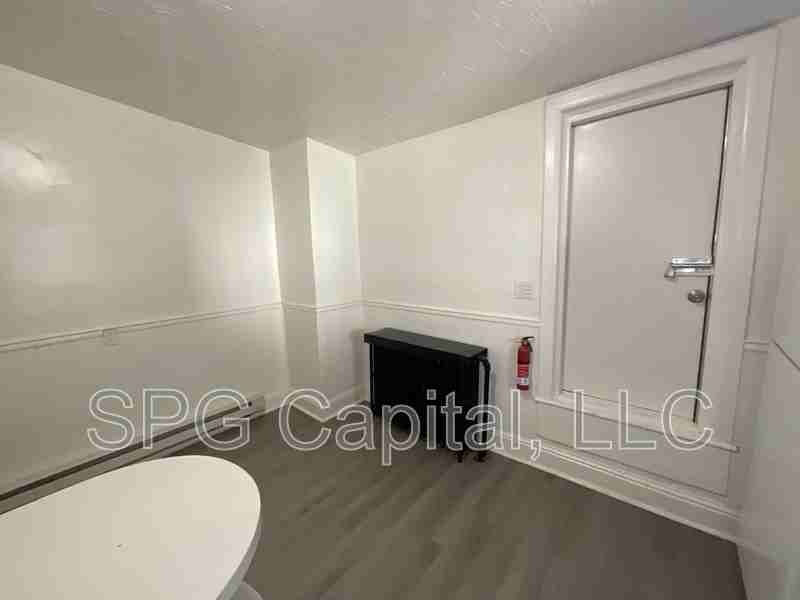 618 Salem Ave - Photo 7 of 9