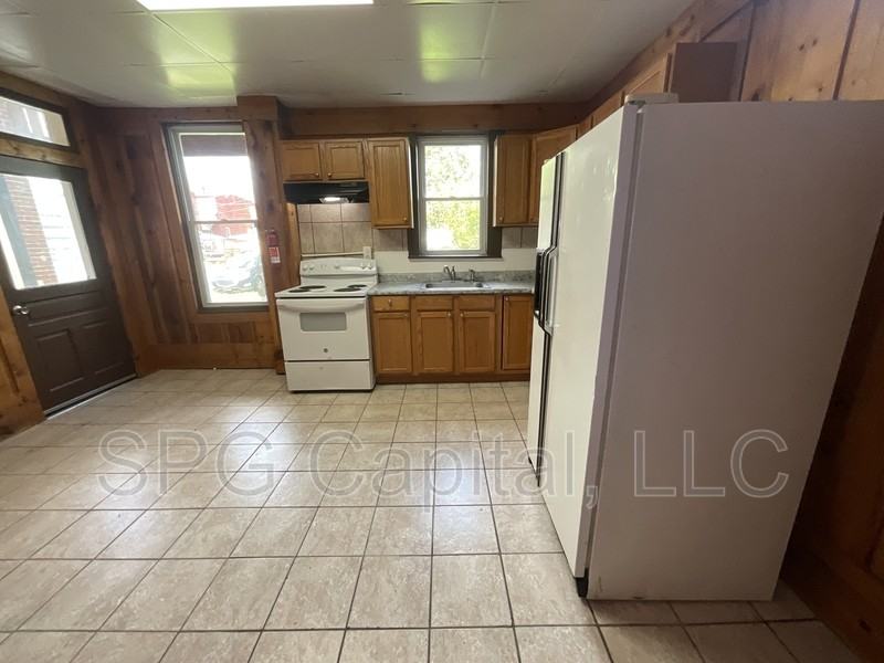 233 W Jackson St - Photo 3 of 10