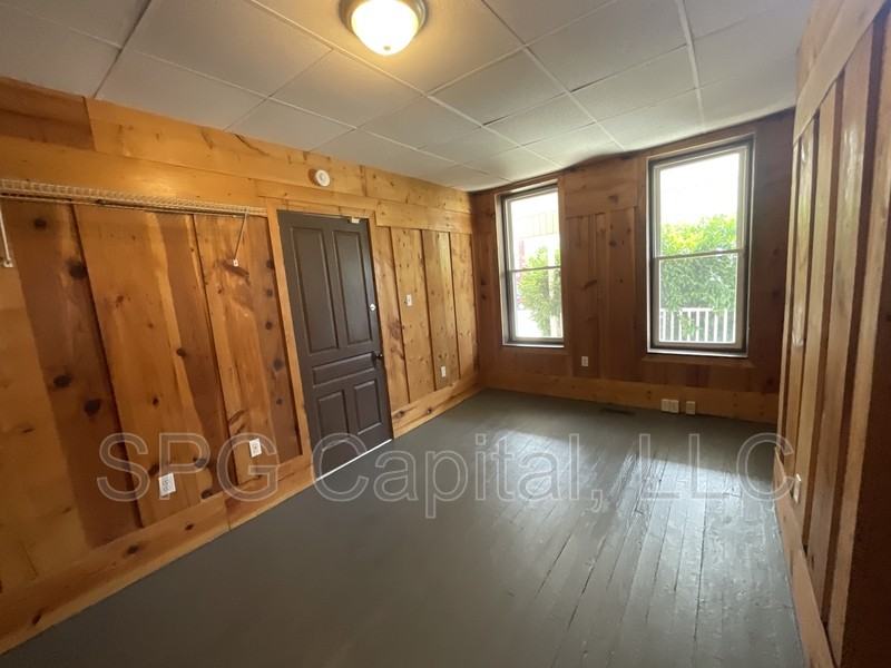 233 W Jackson St - Photo 5 of 10
