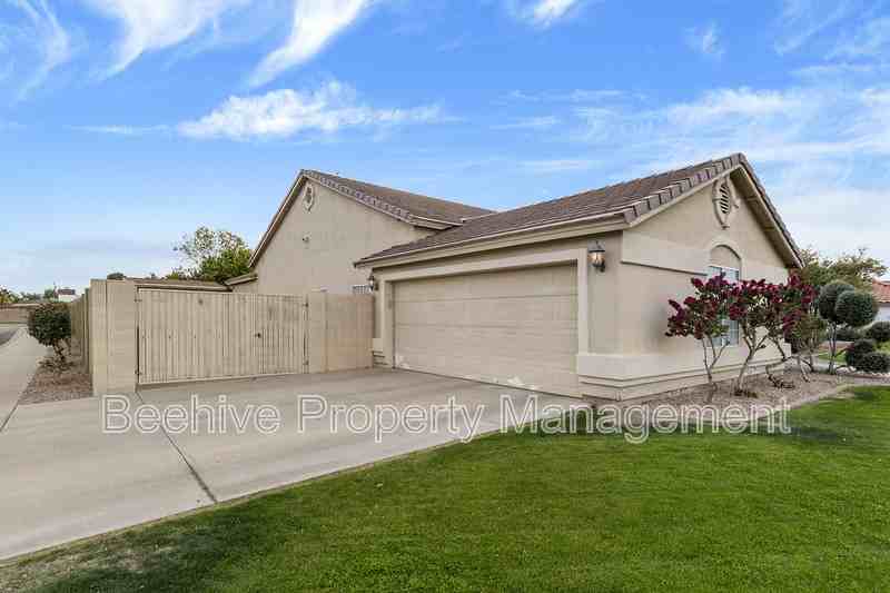 1861 N Oracle - Photo 2 of 34