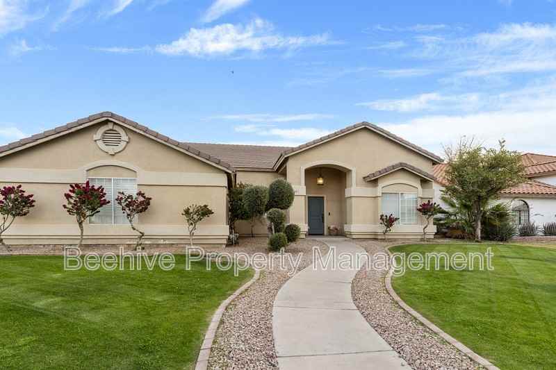 1861 N Oracle - Photo 3 of 34