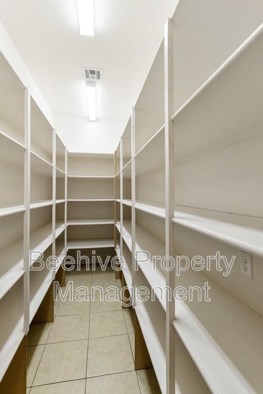 1861 N Oracle - Photo 7 of 34