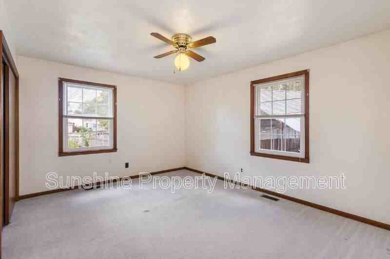 512 Winwood Dr - Photo 3 of 10