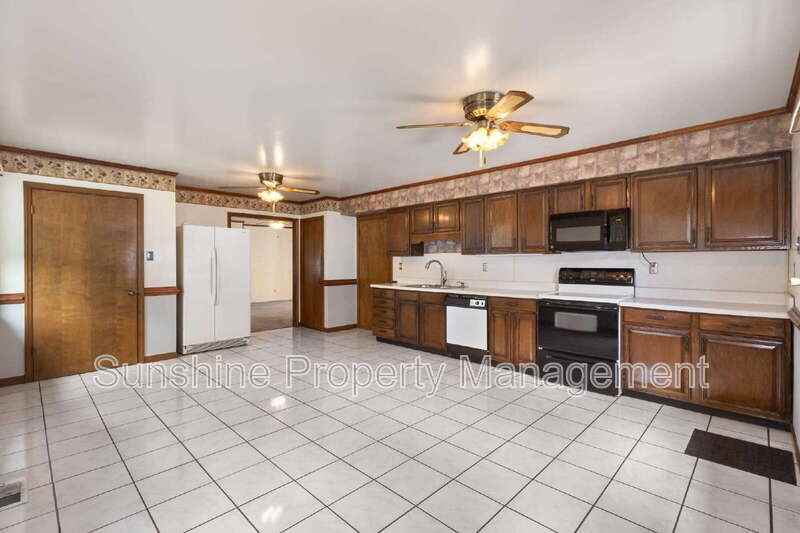 512 Winwood Dr - Photo 5 of 10