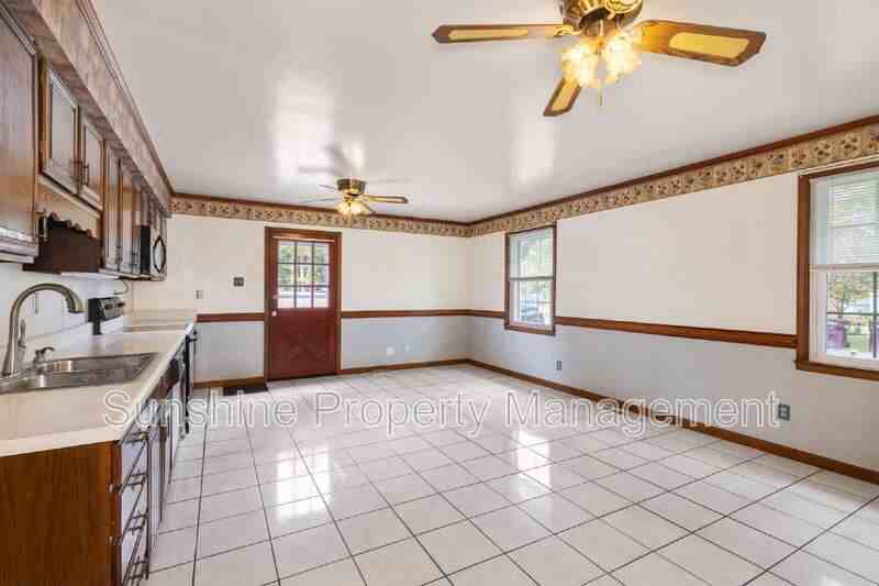 512 Winwood Dr - Photo 6 of 10