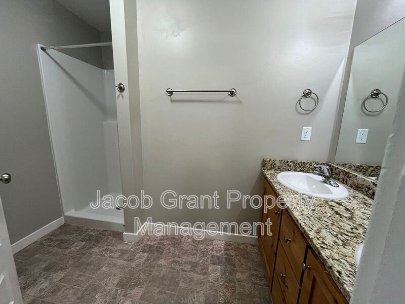 139 Lincoln Dr #139 - Photo 5 of 8