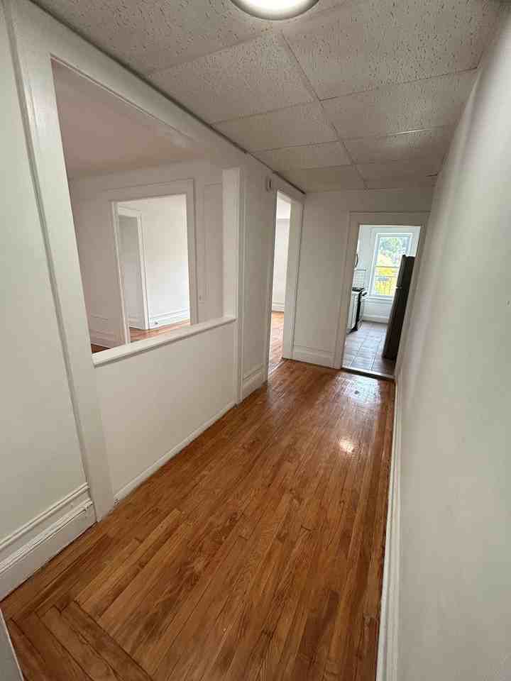 300 Elm Place - Photo 4 of 20