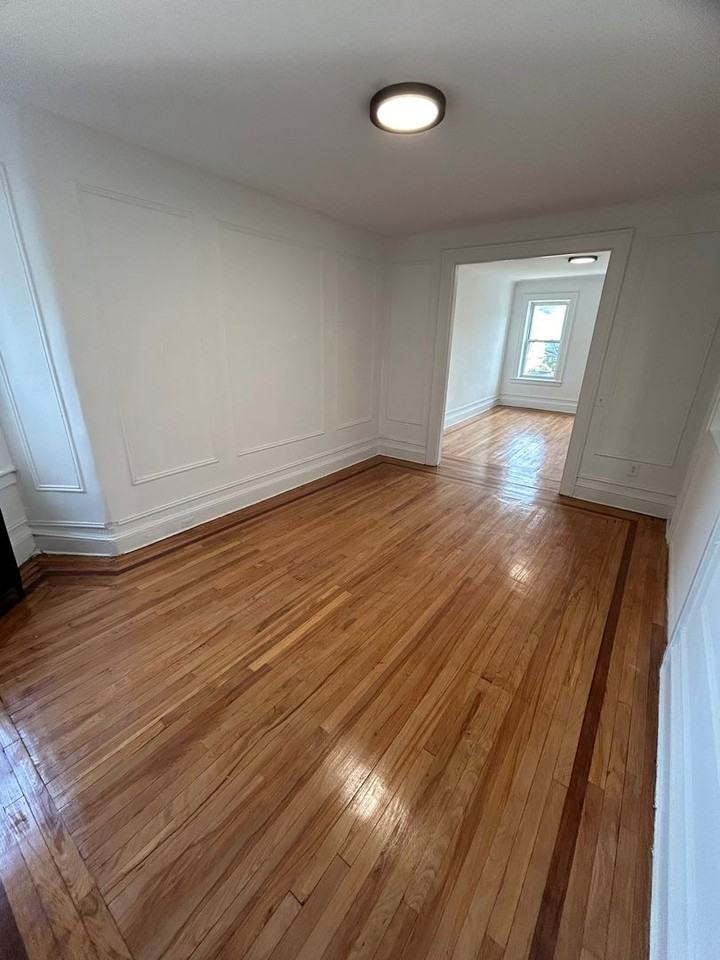 300 Elm Place - Photo 6 of 20