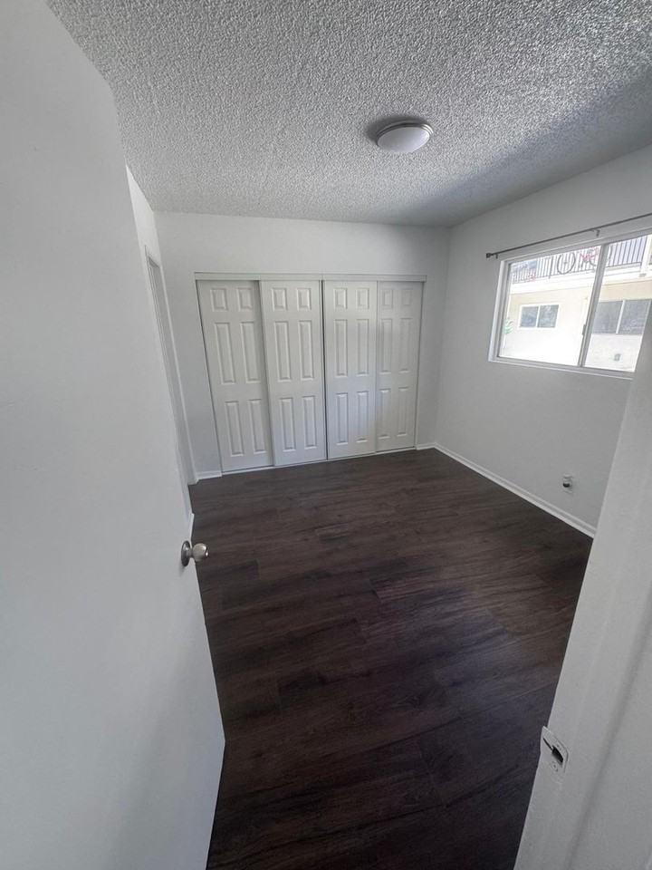 11710 S Budlong Ave - Photo 2 of 39